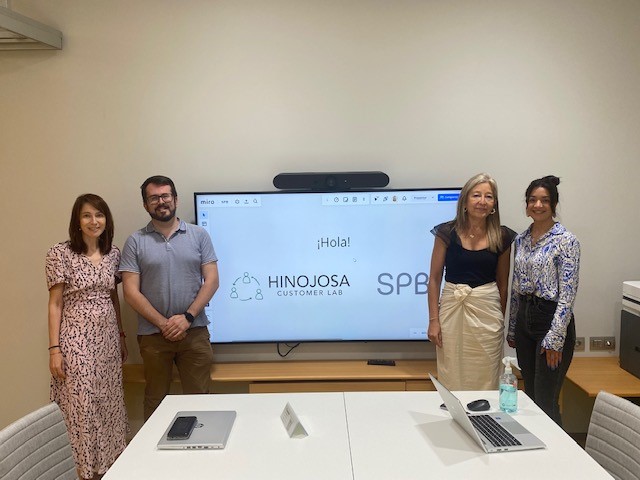 SPB_Spain's tweet photo. 🤝👩🔬 Proyecto de co-innovación con @GrupoHinojosa
#spbglobal ha empezado a formar parte recientemente de la iniciativa #CustomerLab de @GrupoHinojosa con el objetivo de resolver retos de #innovacion y #sostenibilidad en el área de Packaging. 🧴
#mejoracontinua #compromiso https://t.co/ntVstWwmw1