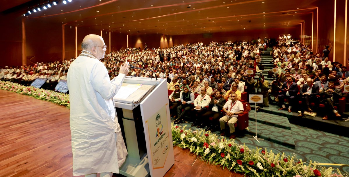 AmitShah's tweet photo. नाबार्ड कृषि के साथ-साथ सूक्ष्म, लघु एवं मध्यम उद्योग व ग्रामीण विकास में महत्त्वपूर्ण और निर्णायक भूमिका निभा रहा है। यह आधारभूत संरचना के निर्माण से लेकर एग्रीकल्चर फाइनेंस की व्यवस्था तक को सुगम बनाकर लोगों के जीवन में व्यापक बदलाव ला रहा है।

आज @NABARDOnline के 42वें स्थापना दिवस समारो�� को संबोधित किया। साथ ही, दुग्ध समितियों को माइक्रो एटीएम और उनके सदस्यों को स्वदेशी 'RuPay Kisan Credit Card' वितरित किया।