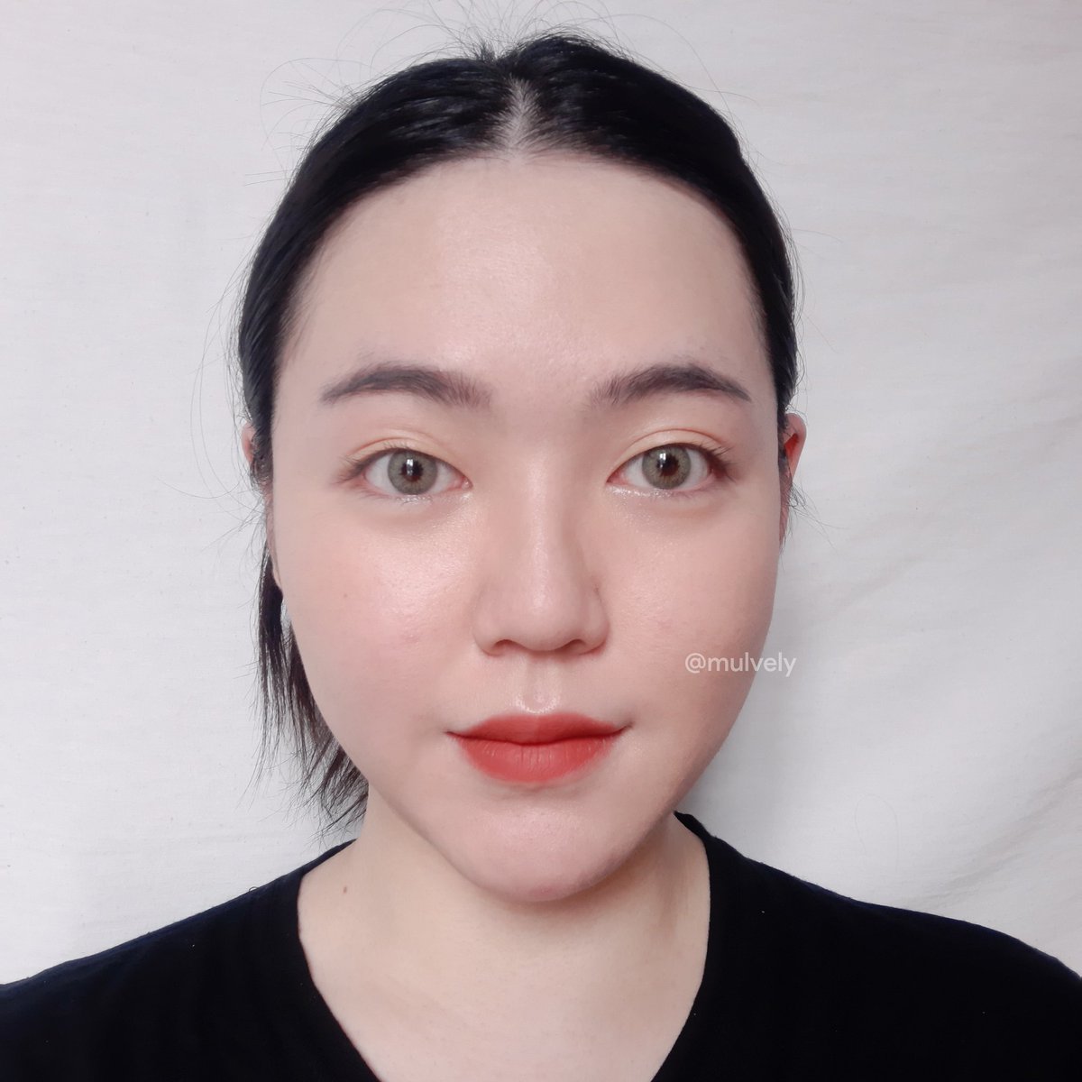 mulgital's tweet photo. Percaya nggak kalo produk seharga 20 ribuan bisa bikin tampilan flawless kayak gini? Jujur aku kaget banget dan kalian harus coba juga 😭👍🏻 #racuninmakeup https://t.co/laMwWTYTgB