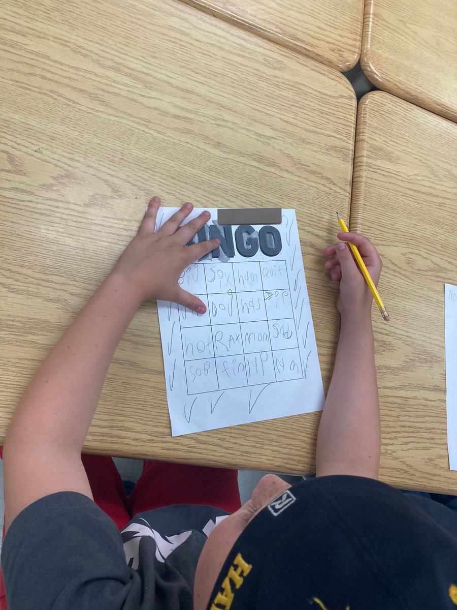 Students are playing BINGO using their short “a” and “i” sounds. The teachers are segmenting sounds and students are combining them to create words! <a href="/gecdsbpro/">GECDSB PR</a> <a href="/ClaraHowitt/">Dr. Clara Howitt</a> @MlleParaschak #GECDSBSLP2023 <a href="/MrVizirakis/">Kyle Vizirakis</a> @MeganDuby