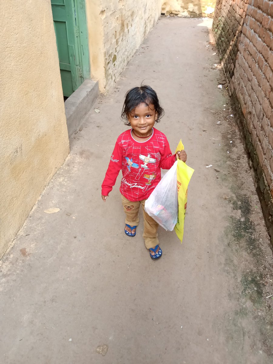Bhart09's tweet photo. हमारे सांसों की डोर, हमारे प्रिय छुटकू को🎂 की ढेरों शुभकामनाएं व शुभाशीष।
हमारे प्रिय कान्हा व राधे रानी का आशीष व प्यार सदैव तुम्हारे साथ रहे और सत्य, सद्बुद्धि, सदाचार, व धर्म में सदैव तुम्हारे मार्गदर्शक रहें।
तुम जहां रहो, सदैव खुश रहो बाबू❤️🎂💐 https://t.co/XIsyMHV0DQ