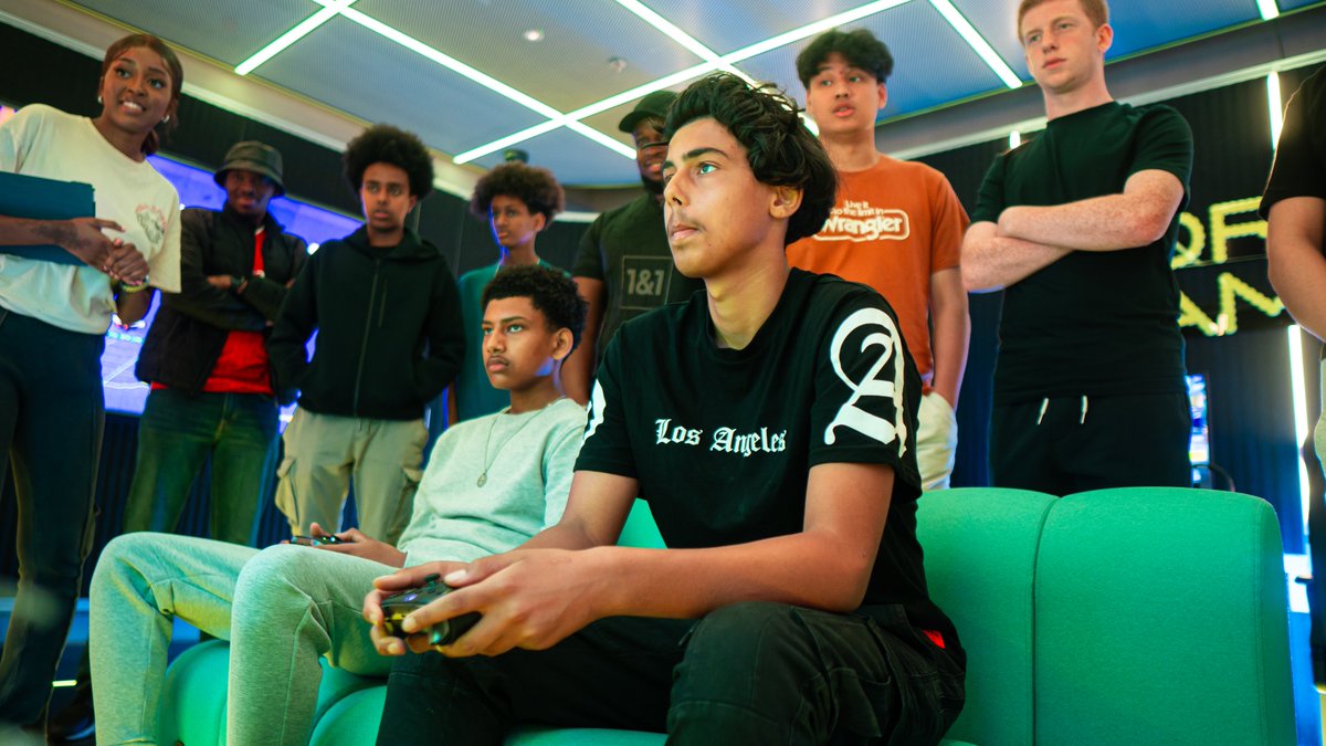 nnesaga's tweet photo. ✨ #EExNNESAGA Week 4 HIGHLIGHTS! ✨

Our finale was a movie! Peep the best moments of the #FIFA23 event direct from the new #EEStudio in
@westfieldlondon below!

Thanks for all the support! More on the way, stay tuned 🫡

🔗 https://t.co/pyepPQyMlz

📸 @MrBonkz / @ugbaddiee_
@EE https://t.co/f6JMRZfKcv