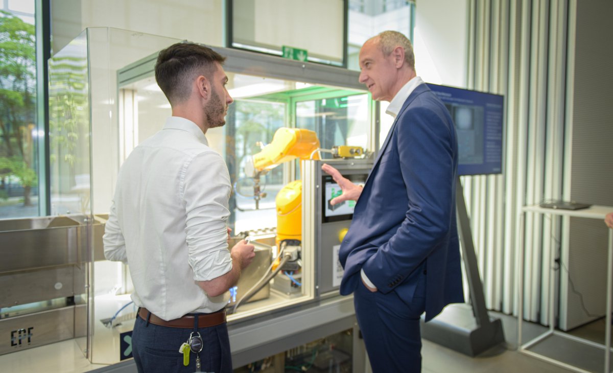 Innovazione e tecnologia, performance, progetti trasformativi, incontri orientati al #customerimpact e un #TeamSiemens ineguagliabile: ecco il cuore della giornata appena trascorsa con il nostro Siemens Global CEO Roland Busch in visita in Italia.

Grazie <a href="/BuschRo/">Roland Busch</a>!

#TechCompany