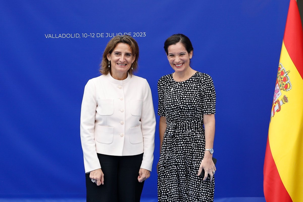 ambiente_pt's tweet photo. A #SEEnC, Ana Fontoura Gouveia, participou na reunião informal de Ministros da Energia, em Valladolid. Discutiram a importância das interligações, do armazenamento de energia e do desenvolvimento das cadeias de valor das matérias-primas críticas para a transição energética. https://t.co/s3k5uAPNoL