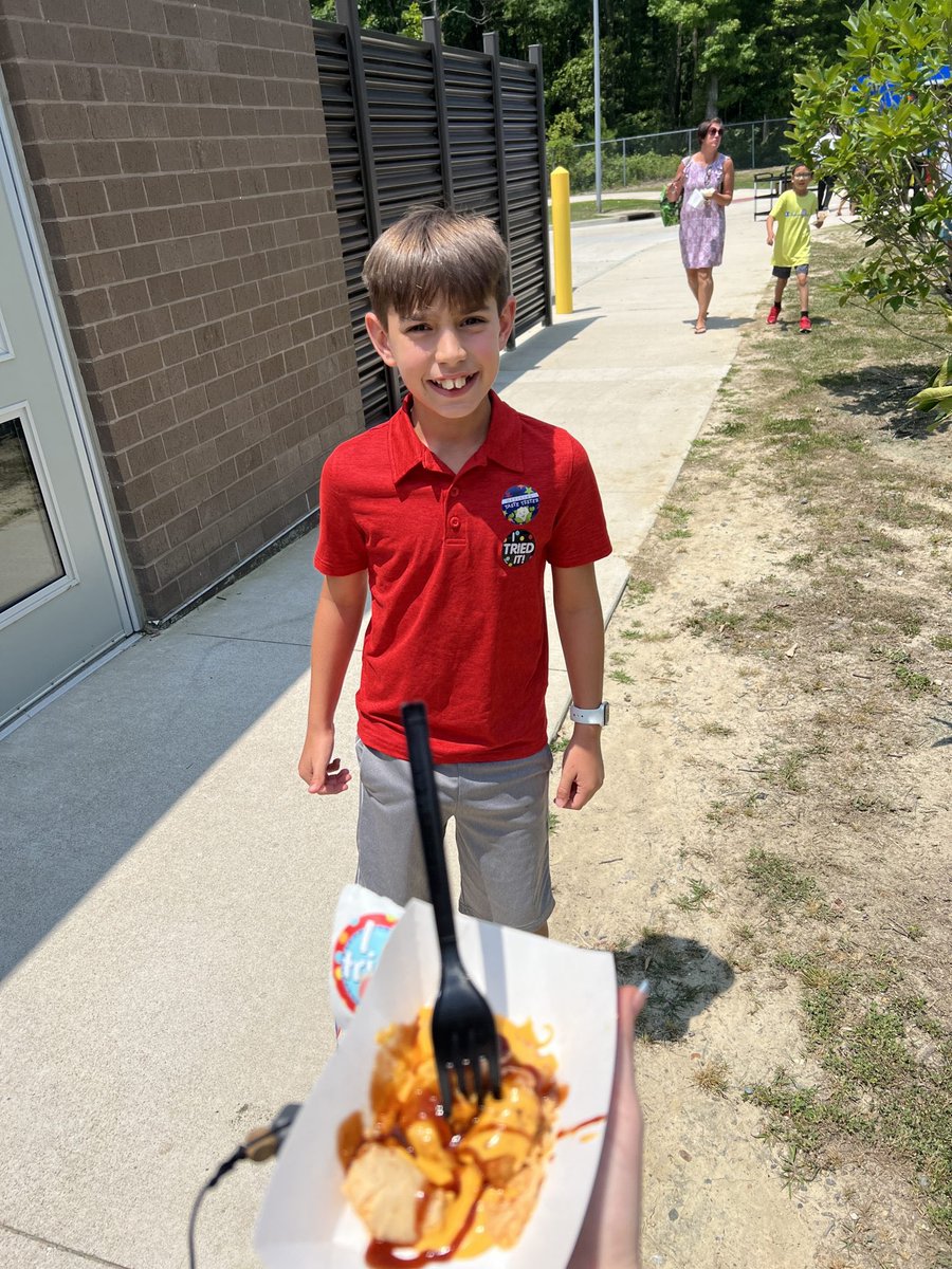 vbschools's tweet photo. Fourth grader becomes advocate and researcher for VBCPS scratch food program— https://t.co/vN20Lqa33z https://t.co/CeJeHw3zAo