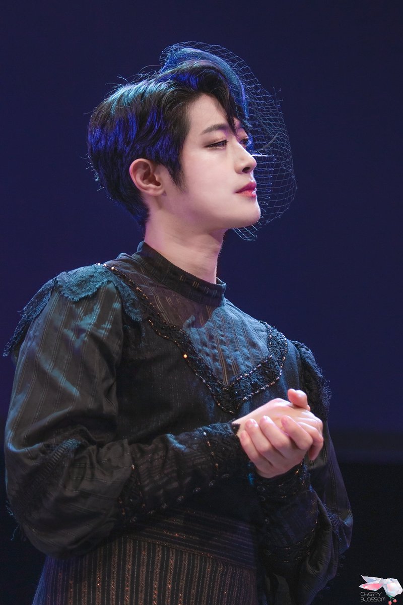 cherish__1011's tweet photo. 230528 뮤지컬 #레드북 서울 총막 무대인사 📕

로렐라이｜ #박영수 https://t.co/YFDKYleYlq