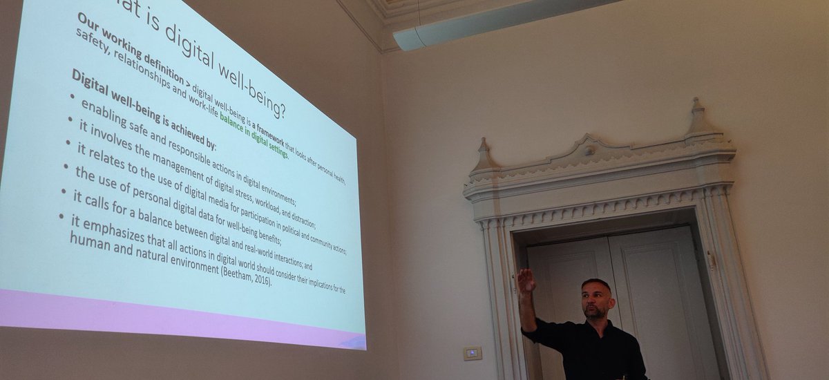 NewWorkingSpace's tweet photo. An exciting lecture about #Workation #digialnomads #Coworkation &amp; #digitalwellbeing by @ustankov #SSWM2023 #NewSp #CA18214 https://t.co/lserohI64S