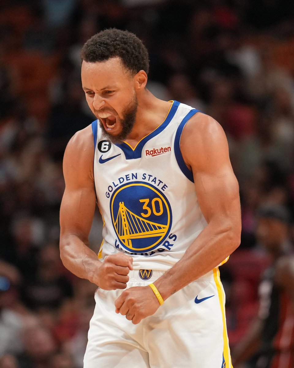 StephMuse_'s tweet photo. Type “Stephen Curry” with your eyes closed https://t.co/4jFi1gxqNZ
