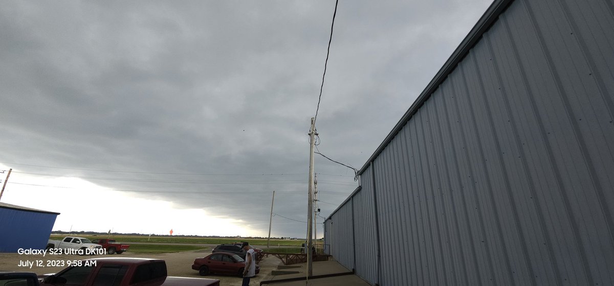 WengerJeffrey's tweet photo. Outflow boundary has made it to Abilene Ks #Kswx #DK101 #Outflowboundary @NWSTopeka https://t.co/jD8eVR2M58