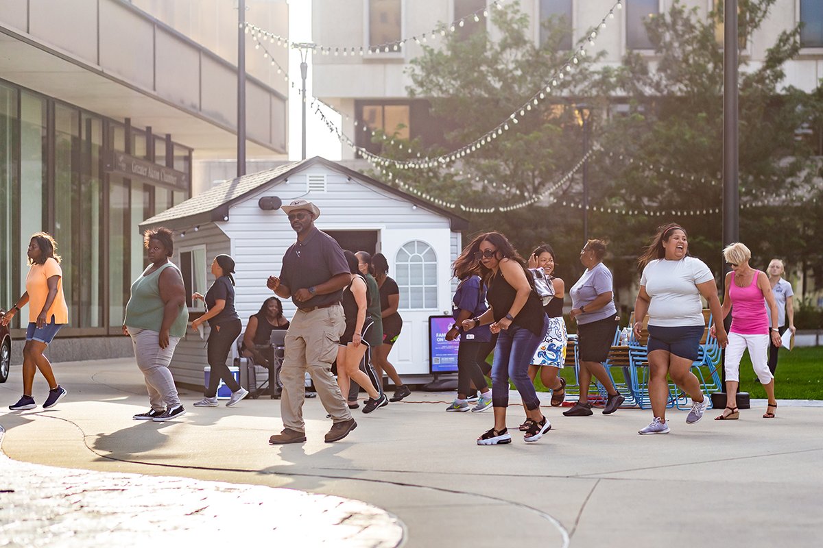 downtownakron's tweet image. Wednesday = Weekend TODAY after work! Join us on the Plaza for Happy Hour 5-6 pm, Line Dancing 5:15-6:15, music with @victorsguitar 6:15-7, &amp;amp; Live &amp;amp; Local with Latin Jazz Players from 7-9. #ItsAParty #downtownAkron #liveMusic #SummerVibes