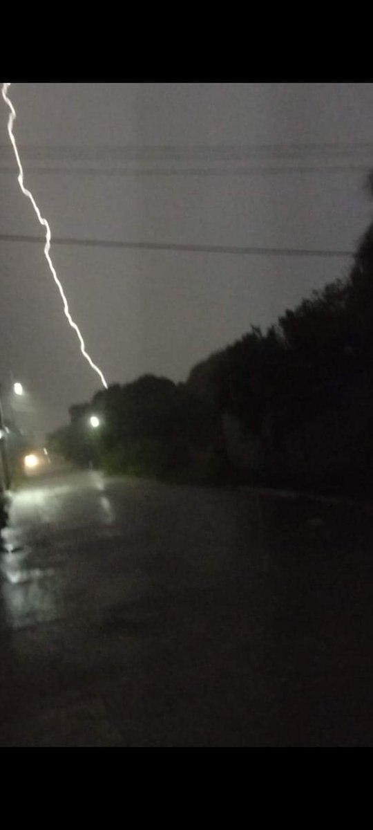 anibalvazq20764's tweet photo. Anoche en #CdIxtepecOax
@InfoMeteoro 
@ChiapasMeteo 
@MeteoOaxaca https://t.co/w2N8QHzdVG