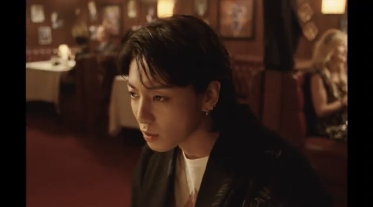 jiminbusanjk's tweet photo. O QUE FOI ISSO, JEON JUNGKOOK???? LUSTRE CAINDO, TENSÃO NO AR, EU JÁ TÔ TODA ME TREMENDO AQUI COM ESSE TEASER, A ATUAÇÃO DE MILHÕES DAS LENDAS

SEVEN MV TEASER OUT TODAY
JUNGKOOK IS COMING
SEVEN IS COMING https://t.co/AwUFAR7ZUo