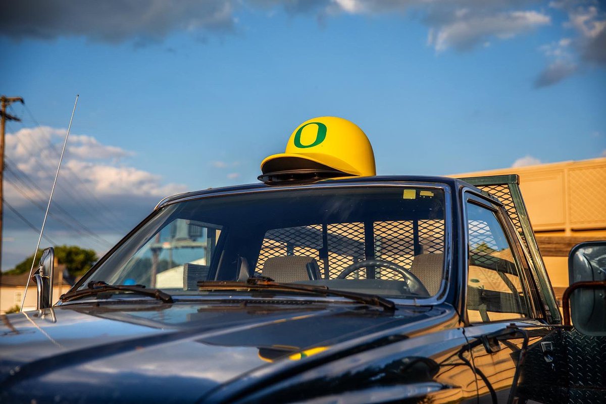 RallyCrown's tweet photo. 📣 Duck spotting. Go Big, @uoregon Fans! 

#GoDucks  #universityoforegon #fangear #ballcap #football
#tailgating #fanroyalty https://t.co/t3bXnuBakH