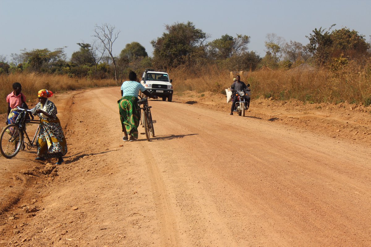 UNDPZambia's tweet photo. During recently commissioned 12km gravel road & its accessories in #Meheba Res/Rep @JamesWakiaga accompanied PS @nkomeshyam to inspect the rd & witnessed road users; pedestrians, cyclists & motorists enjoy the smooth gravel road, supported by govt of 🇿🇲 &🇯🇵 @MofaJapan_en. https://t.co/nzwTfo3LMc