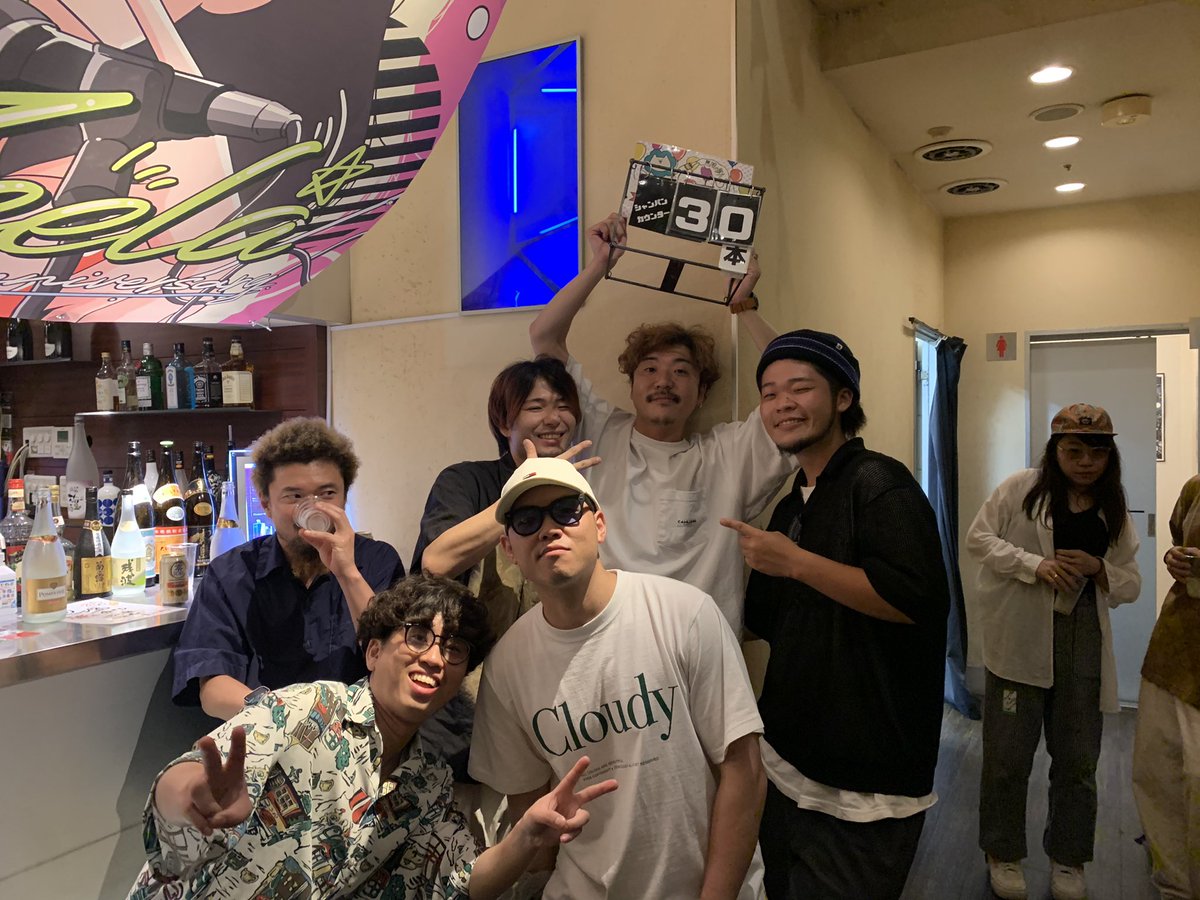 そしてそしてー
Zeela10周年祝いシャンパン㊗️

本日ラスト！！！！
30本目！
Isana jukebox
<a href="/isana_jukebox/">Isana Jukebox</a> 
のみんなからいただきました🔥

ごちそうさまー！

#zeela10周年100番勝負