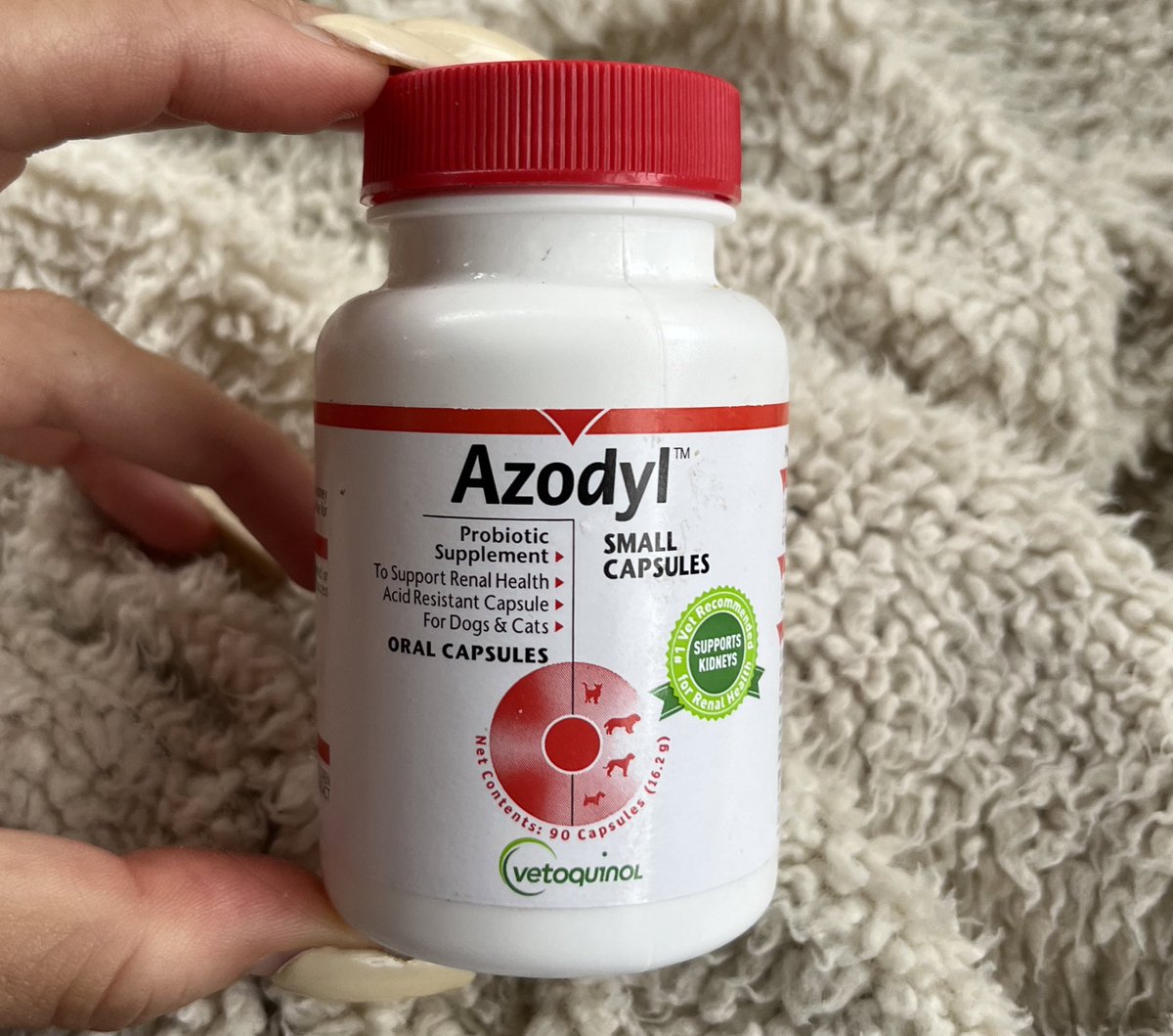 Hace un tiempo murió mi perro Atilio después de lucharla contra una insuficiencia renal, entre otras cosas. Este medicamento es costoso y tal vez pueda servirle a quien lo esté necesitando. Está casi entero. Agradezco compartan. Cualquier cosa me escriben por DM.