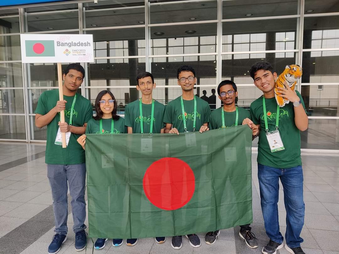 nhasive's tweet photo. #Bangladesh Math team won 3 bronze & 2 honorable mentions in 64th International Mathematical Olympiad (IMO). @BdMOC Congratulations! 🇧🇩 #BdMO #MathOlympiad https://t.co/0TeaCpJxuO