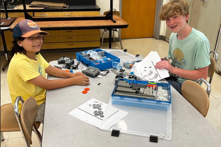 nkhsrobotics's tweet photo. Get ready to set sail! This morning, we beat the heat by making boats and we kept our cool while we built some robots! https://t.co/DKrgEa0Bqb