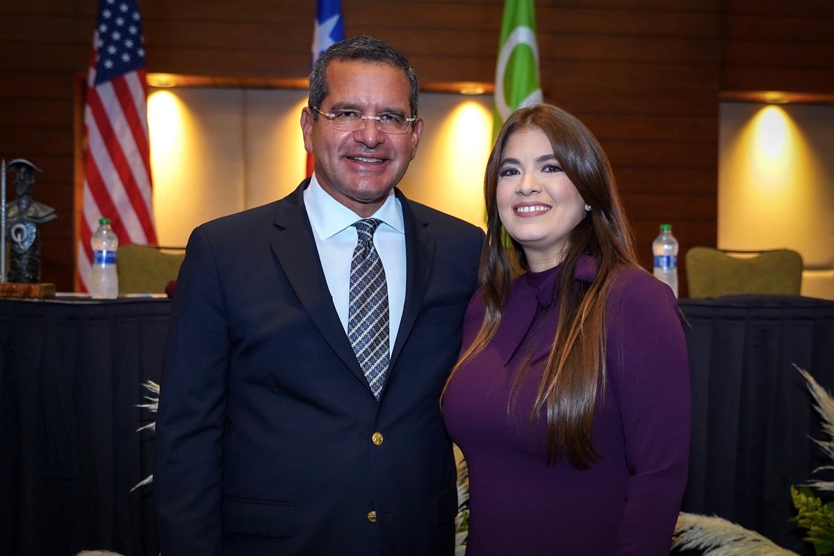 GovPierluisi's tweet photo. Feliz cumpleaños a la Comisionada del @CDCOOPPR , Glorimar Lamboy Torres. Agradezco tu compromiso con el desarrollo cooperativo y las distintas iniciativas que realizas para contribuir fortaleciendo un sistema solidario y sostenible en nuestra economía local. ¡Un abrazo! https://t.co/Znt7DUGedp