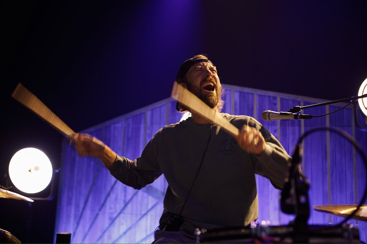 ladya's tweet photo. Rip-roaring good time out on the #RequestLineTour 🥁 https://t.co/6a4N3uApsK