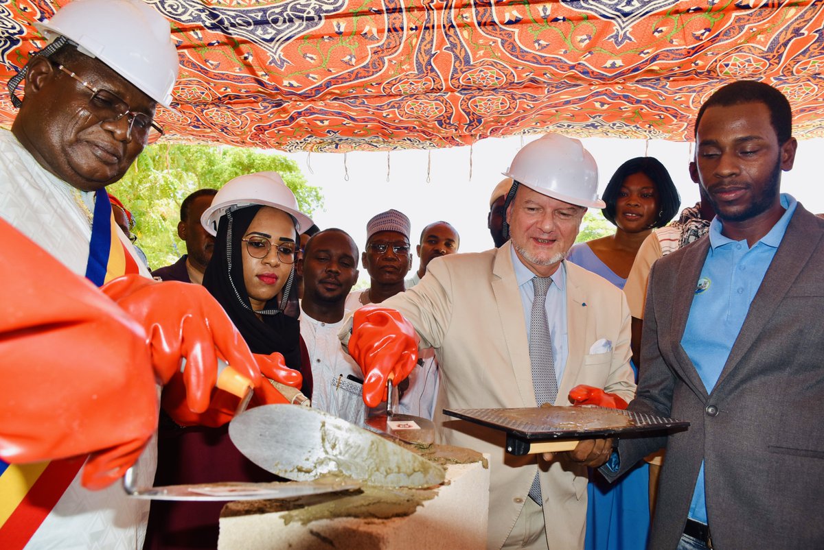 FranceauTchad's tweet photo. #entrepreneur | Pose de la 1ère pierre de la Maison de la petite entreprise et du siège de l'association Bet Al-Nadjah à Moursal (N'Djamena)
👉 Projet soutenu par @AFD_France pour permettre à Bet Al-Nadjah de toujours mieux accompagner les jeunes entrepreneurs 🇹🇩 https://t.co/ZRaaxpKE8v