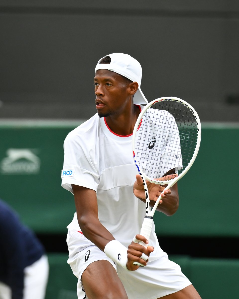 rolandgarros's tweet photo. 🇺🇸 6-1

Lightning fast second set goes to Eubanks ⚡

#Wimbledon @chris_eubanks96 https://t.co/GcEAgMrtj4