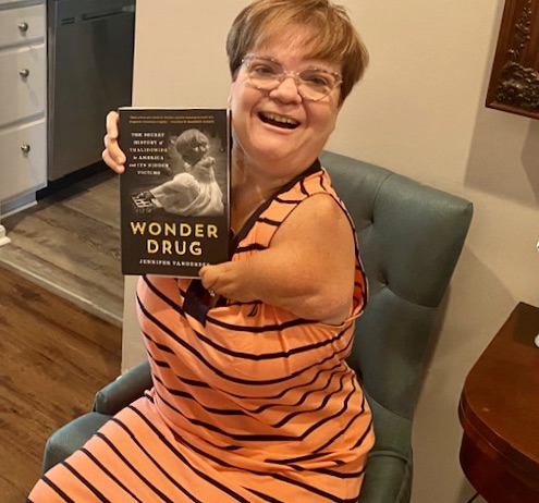 When I met Lori in Cincinnati in 2018, she was stunned to learn there were dozens of other American #thalidomide survivors. The story had been buried for SIXTY years. Here she is today, holding #Wonderdrug: The Secret History of Thalidomide in America and Its Hidden Victims