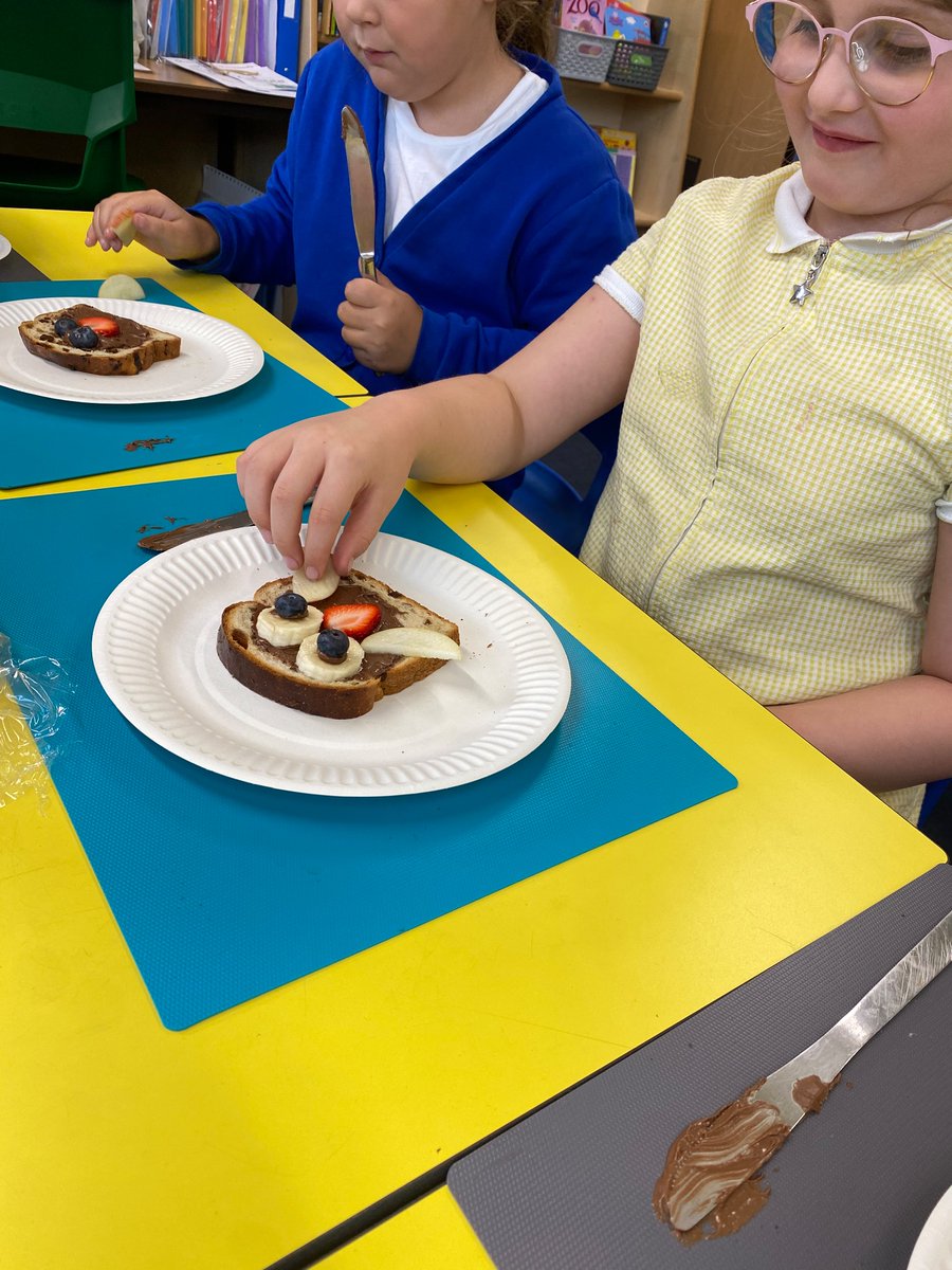 HurstKnollY2's tweet photo. Our amazing fruity owl loaf. This is what we made in cooking club today. Yum! https://t.co/0FymNvvuX2