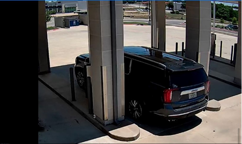 fortworthpd's tweet photo. 06/25/23 - a female #burglarized a motor vehicle &amp; utilized credit cards to withdraw $5,500 from a bank account. The #suspect was in a 2021 Yukon Denali with a “stick family” decal on the back left glass. If you know the identity of the suspect, please contact us at 817-392-4691. https://t.co/wvynIRsVqd
