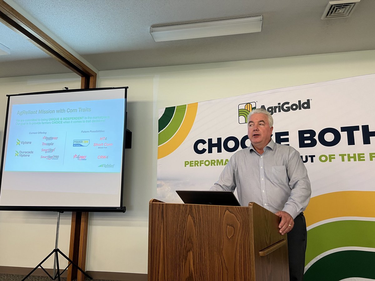 PamSmithDTN's tweet photo. Always learn something when Mike Kavanaugh speaks about corn. #agreliant Specialty Conference today. #agrigold https://t.co/ZqPQVBQ6WH