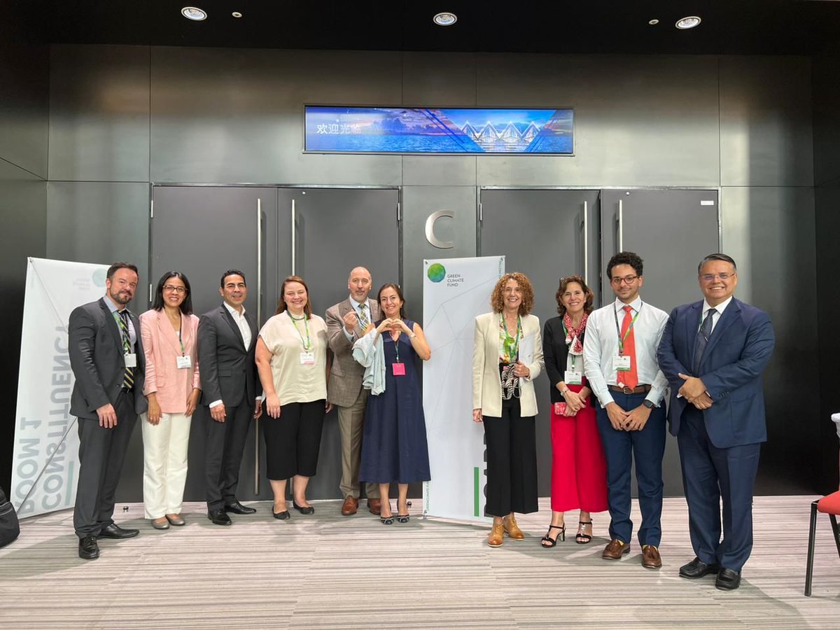 AgendaCAF's tweet photo. Hoy en Corea del Sur 🇰🇷 la Junta del Fondo Verde del Clima (@theGCF) aprobó la reacreditación de @AgendaCAF como agencia acreditada, valorando nuestro importante papel para la transición verde de los países de #LatAm y el #Caribe.

Seguimos trabajando con el objetivo de asegurar que al menos el 4⃣0⃣% de nuestras aprobaciones financieras contribuyan a la mitigación y adaptación climática para 2026.