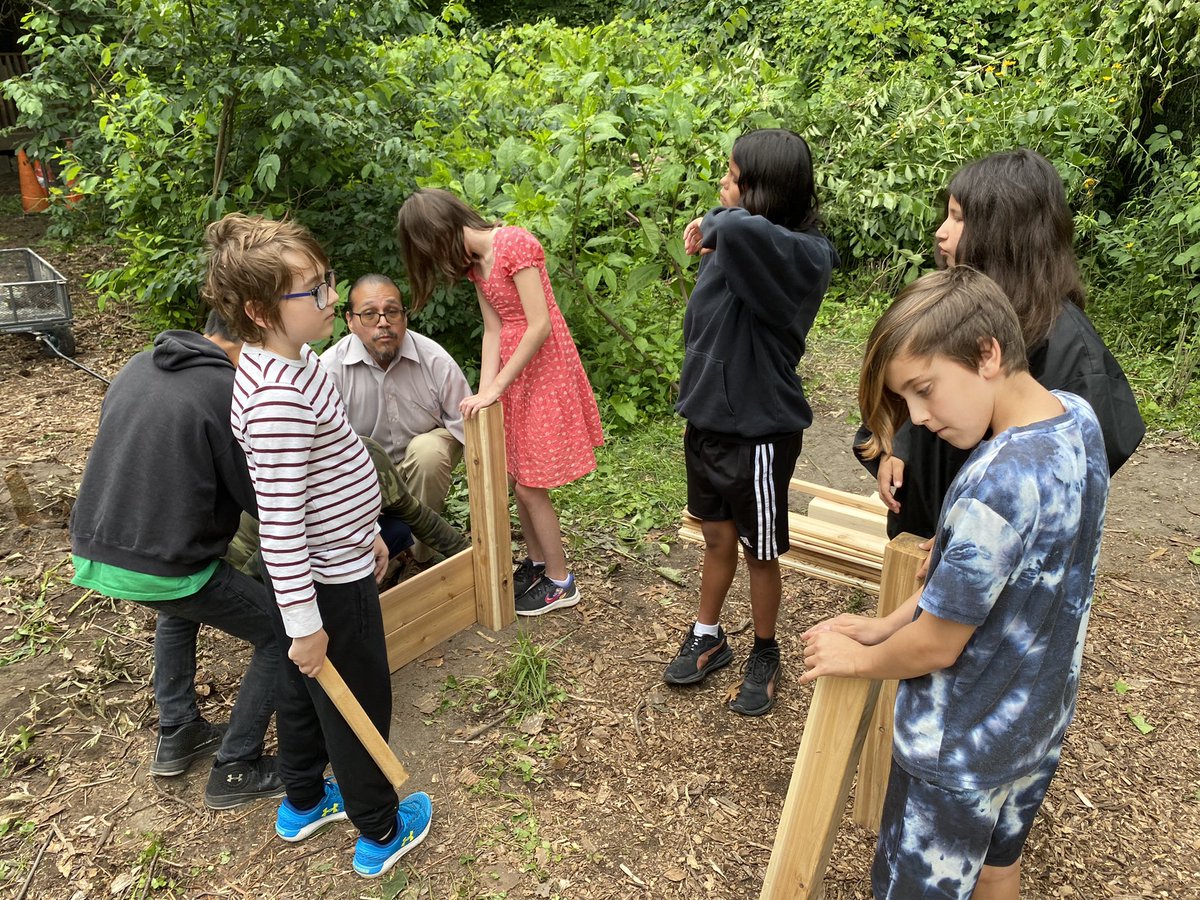Beginning assembly on our planter boxes! How can we know how much soil we will need? <a href="/CampMigizi/">campmigizi</a>  <a href="/OjibwayPrairie/">OjibwayNatureCentre</a> <a href="/gecdsbpro/">GECDSB PR</a> <a href="/TinaDeCastro1/">Tina DeCastro</a> <a href="/joseph745613165/">Zozep</a> #GECDSBSLP2023