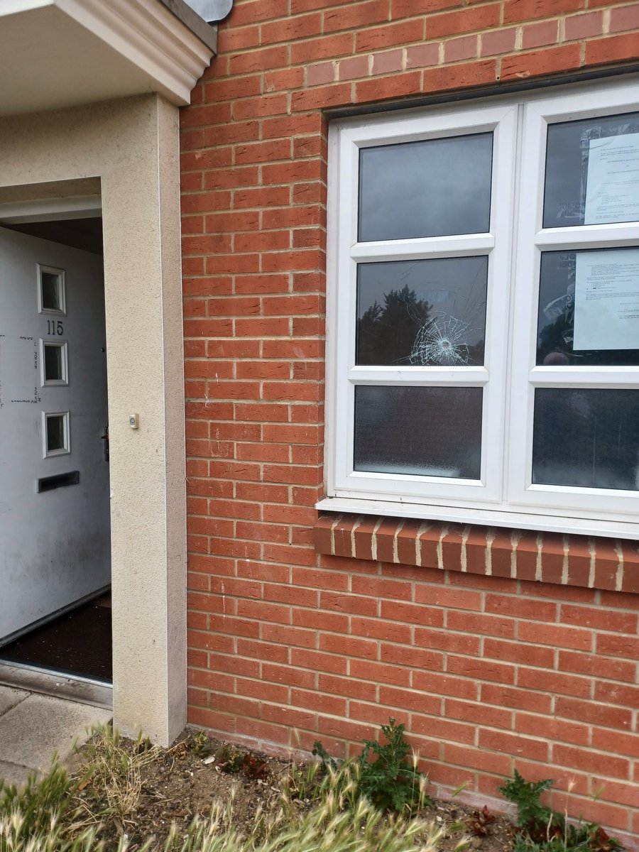 MPSCricketGreen's tweet photo. Cricket Green SNT secured a 3 month closure order against an address. causing persistent anti-social behaviour & crime on our ward. This order by the court prevents all access apart from the landlord who can now restore their property. #saferneighbourhoods #closure #noasb https://t.co/2YJ2TIGs9C