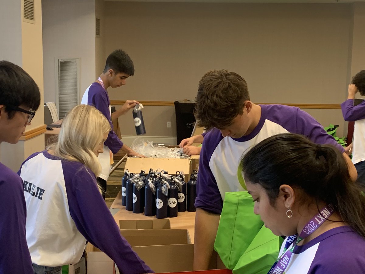 Amazing work ⁦<a href="/DVUSD/">Deer Valley Unified School District</a>⁩ interns at #NAFNext getting everything set up and participating in preconference sessions! Here we go team! ⁦<a href="/NAFCareerAcads/">NAF</a>⁩