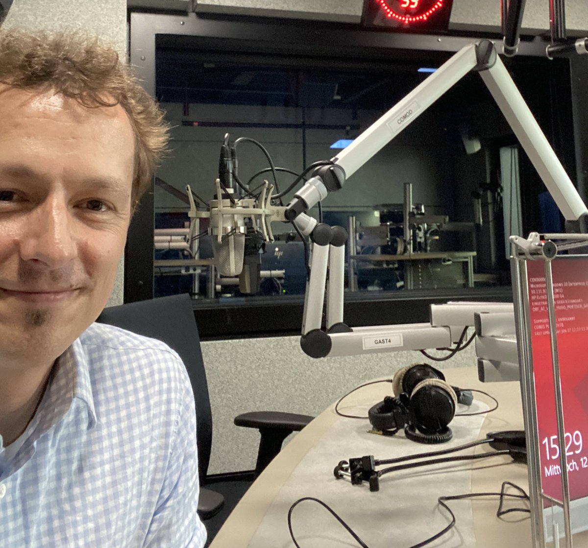 Thank you @oe1 (= Austrian version of NPR) for the invitation to talk about #ai in #dermatology and #medicine! Kudos to Robert Czepel for guiding the discussion. Soon on national #radio (link will follow).