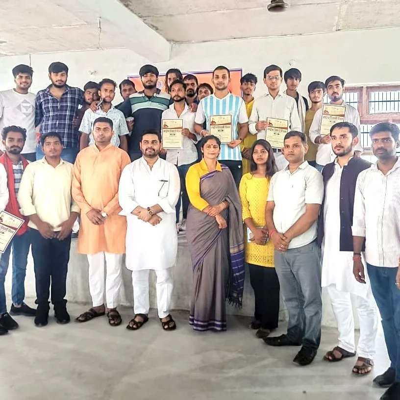 gaytri_rathaur's tweet photo. #NationalStudentsDay एवं अखिल भारत��य विद्यार्थी परिषद के 75वें स्थापना दिवस पर #Abvp ballabgarh    नगर इकाई  के द्वारा नागरिक सम्मान समारोह का आयोजित किया गया ।

 #ABVP75
 #HaryanaAbvp https://t.co/J6BXWigIwE