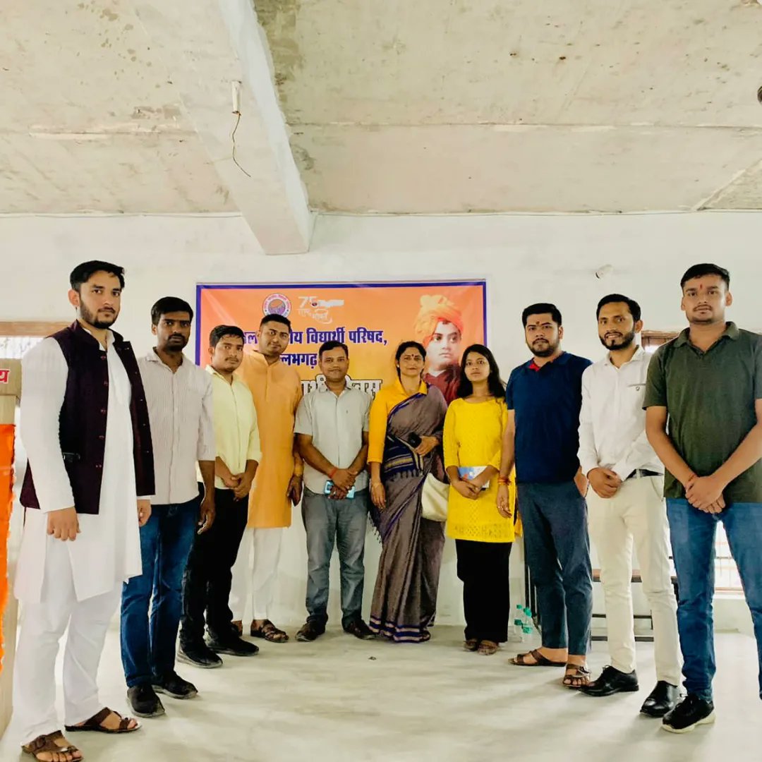 gaytri_rathaur's tweet photo. #NationalStudentsDay एवं अखिल भारत��य विद्यार्थी परिषद के 75वें स्थापना दिवस पर #Abvp ballabgarh    नगर इकाई  के द्वारा नागरिक सम्मान समारोह का आयोजित किया गया ।

 #ABVP75
 #HaryanaAbvp https://t.co/J6BXWigIwE