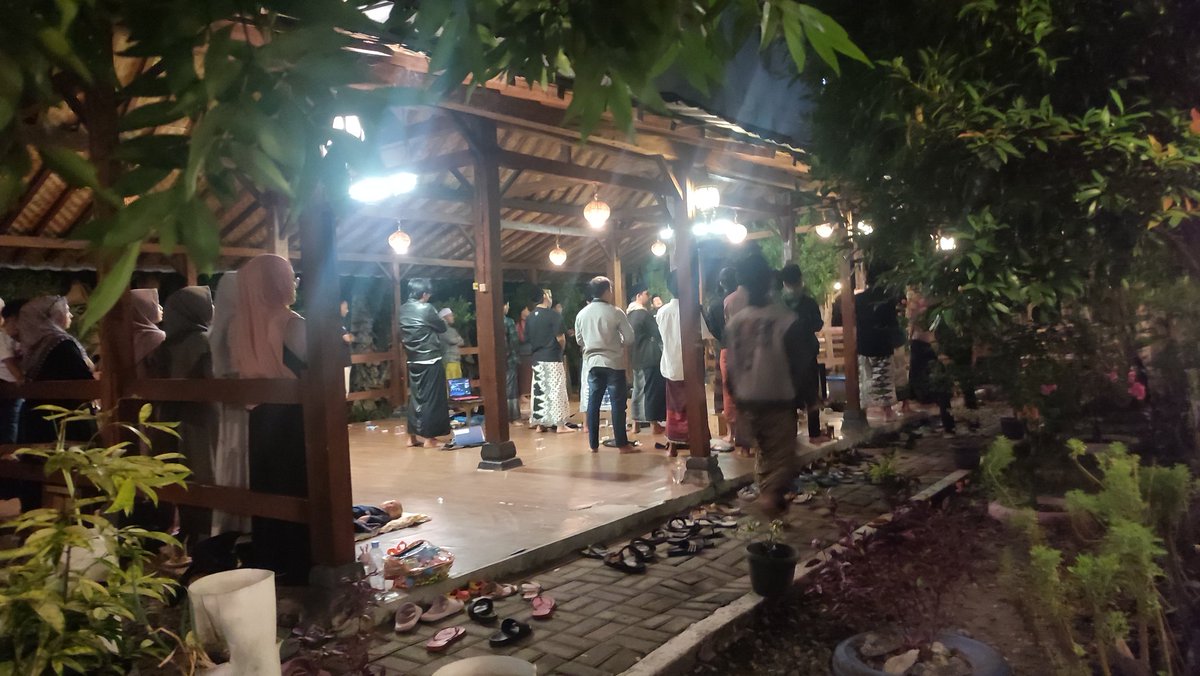 Kajian Kitab Burdah malam ini di <a href="/KAFEmainmain/">Mas Ma’in</a> - Sorowajan, Jogja

<a href="/edi_akhiles/">EDI AH IYUBENU</a> 
<a href="/KAFEbasabasi/">MinBas Keren</a>