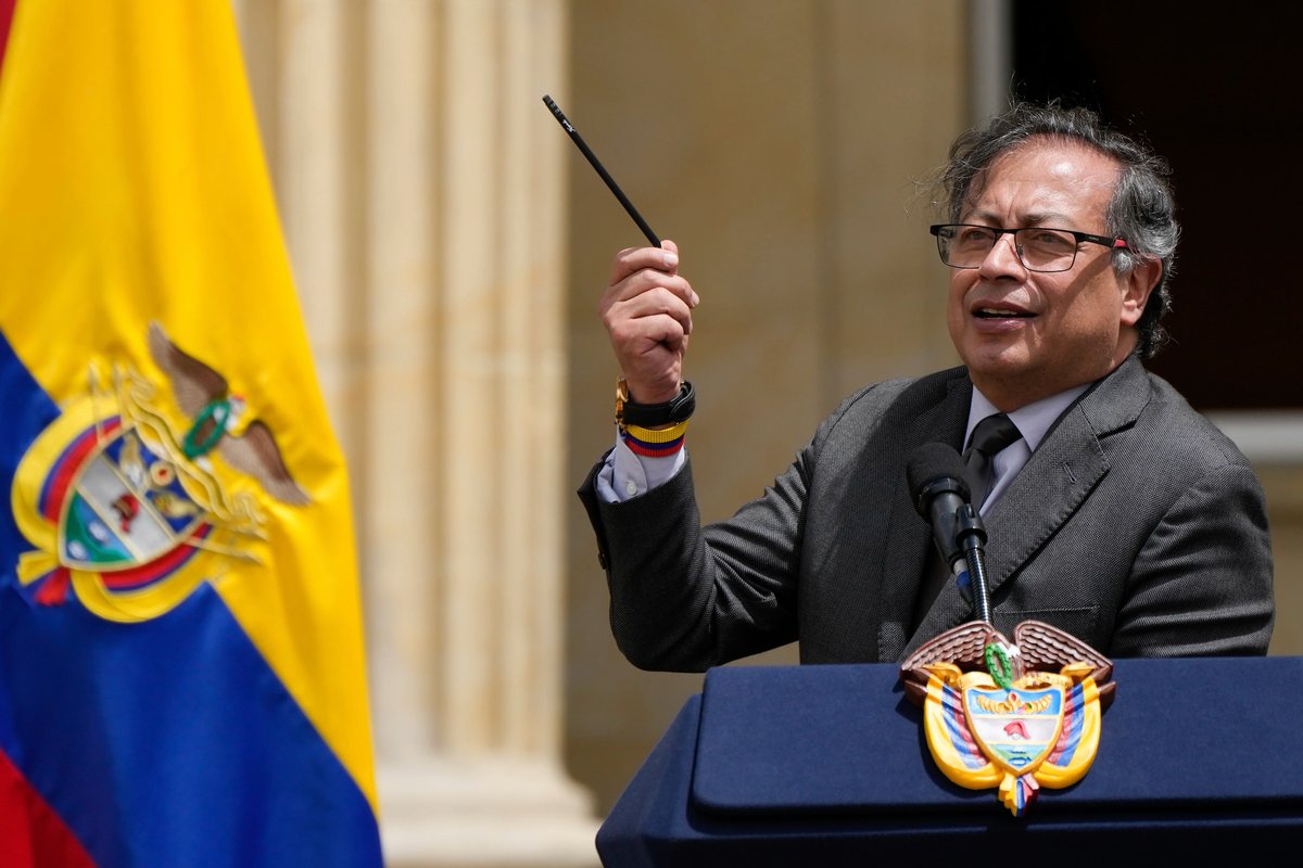 CarballoMPedro's tweet photo. 🚨Gran desempeño el del señor Presidente @petrogustavo 🕊️
Si usted lo tuviera al frente ¿Que le diría?

❤️ Gracias Presidente 
🔄 Siga trabajando por 🇨🇴
🗨️ Deje su opinión 👇🏾 https://t.co/7SVM6EJ2a4