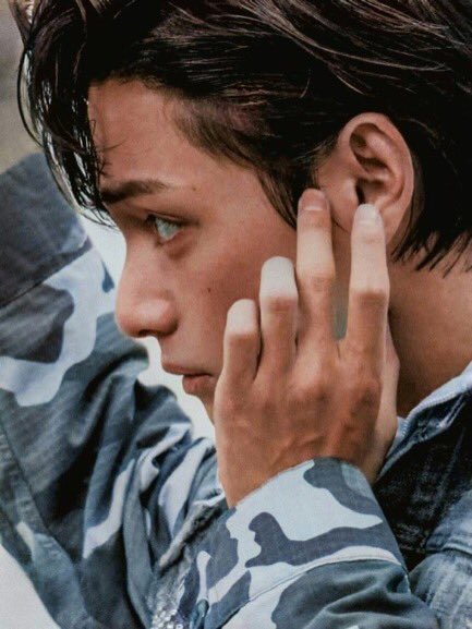 Taehyungimpact's tweet image. This taehyung is so cool 🫠