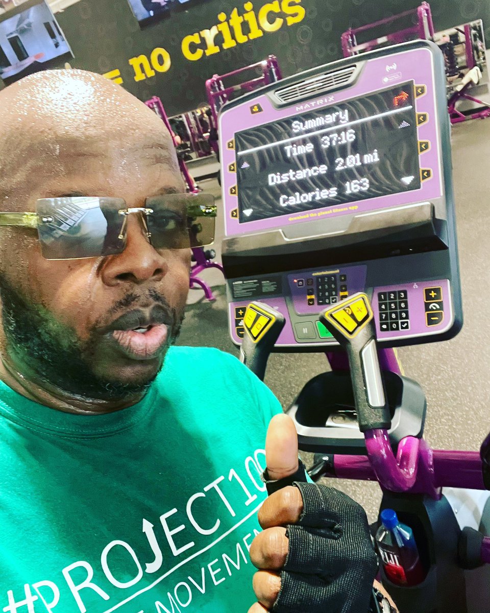 SeanTHillOnline's tweet image. 2 more miles of #cardio for brunch with some chest iron… #Workout2 #ITRL #IYKYK #LetsGetFitTogether