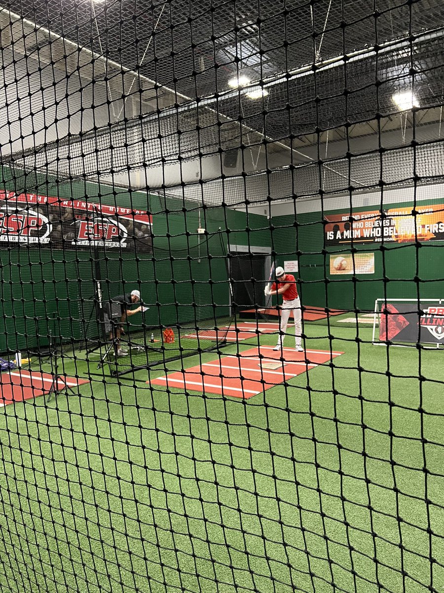 TaddGibby24's tweet photo. The @EspAm2026 guys getting after it today in the cage …..weather forecast —> no rain indoors  #ESPTrained #ESPPBRScoutDay @PBRIllinois @PBR_Uncommitted @ZachToma2424 @aj_baron23 @daveMedlin4 https://t.co/d6PBwlQFi1
