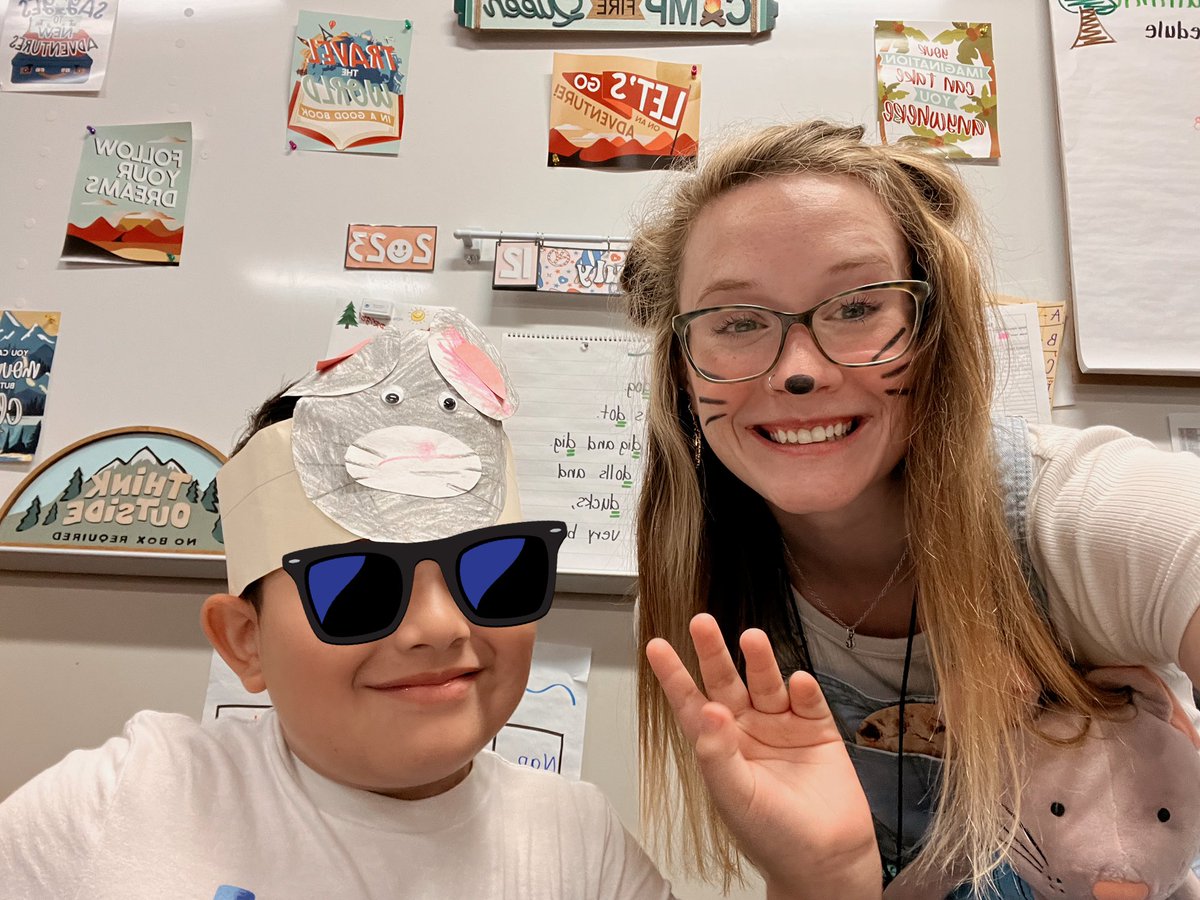 MsEvans2021's tweet photo. Only one more day left in summer school!!!  So of course we dressed up for character day 🤩  

* If you give a mouse a cookie 🍪🐭 *

#storybookcharacter #summerschool #Kindergarten  #teachertwitter https://t.co/Vd0i95wZ1N