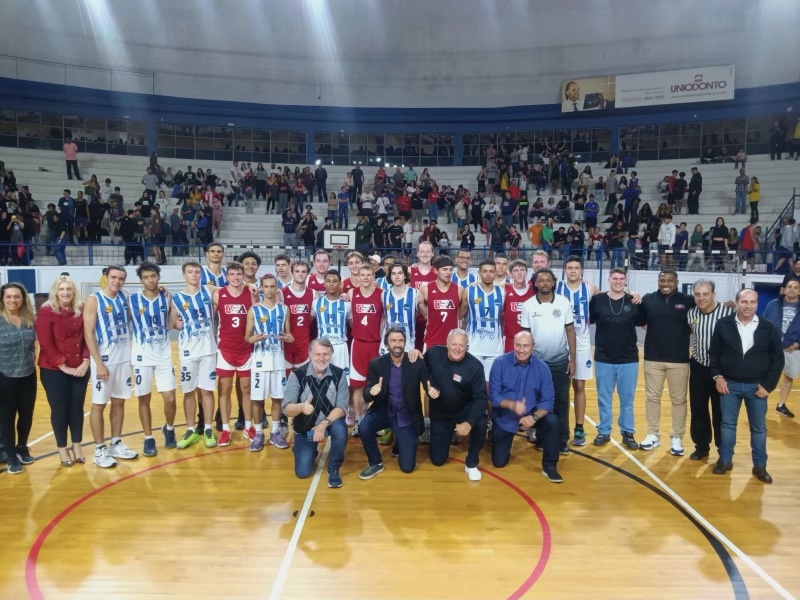 Rising sophomore <a href="/stinnett_cade/">Cade Stinnett</a> is in Brazil, representing the United States as part of the D-3 Team USA Basketball Select Team 🇺🇸

<a href="/USASelectBBall/">USA Select BBall</a> is 1-0 after last night 🔥🔥🔥

We're rooting for you from central KY, Cade! ⚫️🟡