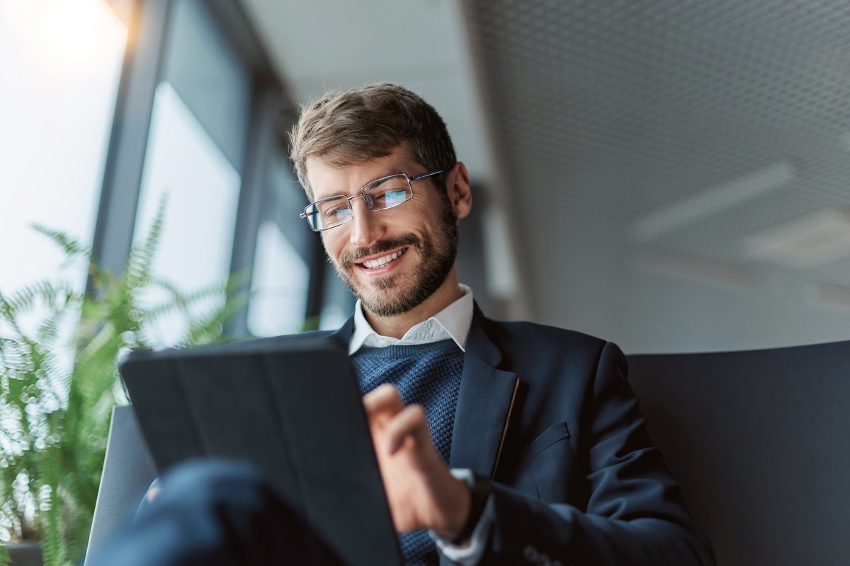 FerParedes_MX's tweet photo. When it comes to #GenerativeAI, there's no time to watch &amp; wait with your adoption strategy. ⏲️ Here's our guide to help you get started: https://t.co/Ajmlg7N2fx. https://t.co/G1bPk7wefN