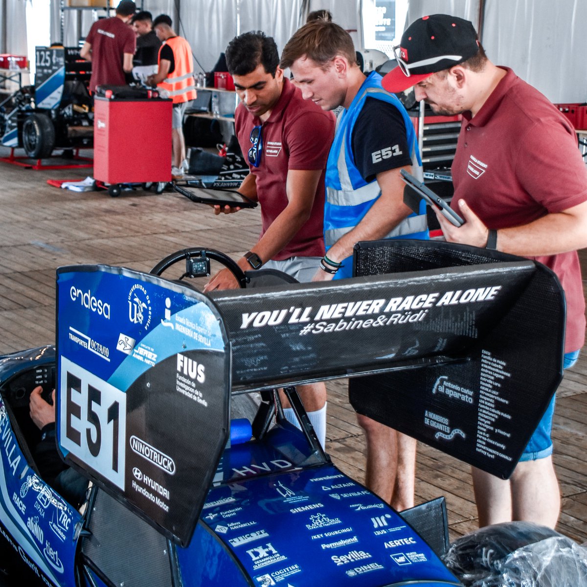 unisevilla's tweet image. 📝 Con el Business Plan Presentation han pasado a la final, que  tiene lugar esta tarde; así que ¡#ForzaArus!  

#FormulaStudent #formulastudentnetherlands @formulastudent