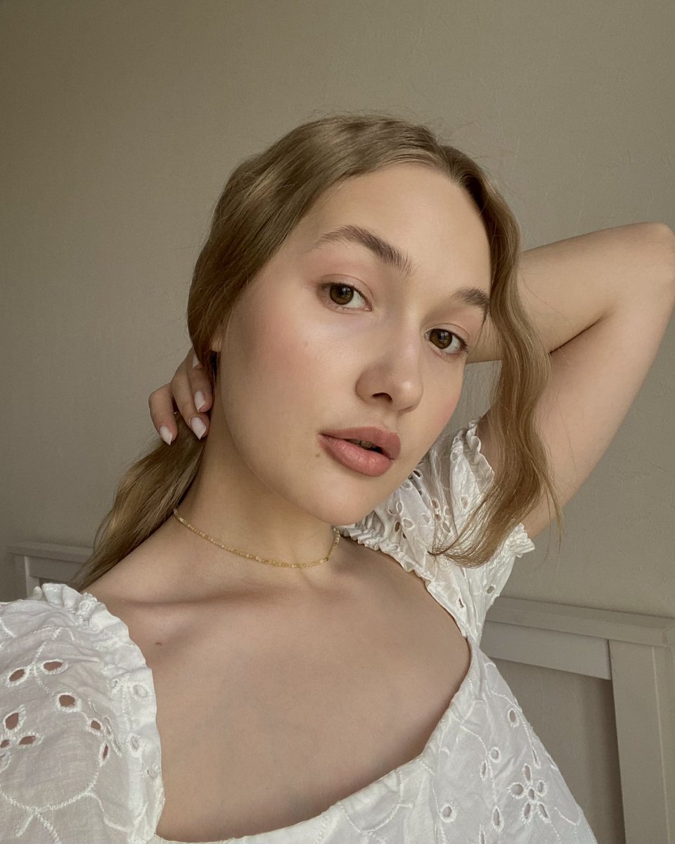 Good evening dear🤍

I really missed Twitter, but I needed a rest! And of course, I missed you! How are you?

During this time, I rethought everything I do. I like to do introspection.
I can’t reveal all the cards now, but I really want to grow up in digital art✨
#NFTComminity