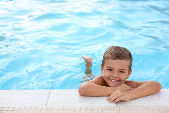 lexioffury's tweet photo. Axle wanted in the pool 

Carter  wanted to swing there smiles  make me smile https://t.co/JsoIcNfxUC