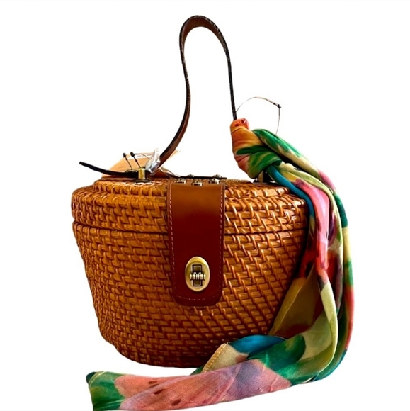 So good I had to share! Check out all the items I'm loving on <a href="/Poshmarkapp/">Poshmark</a> #poshmark #fashion #style #shopmycloset #marcjacobs #patricianash: posh.mk/wmuwatJqnBb