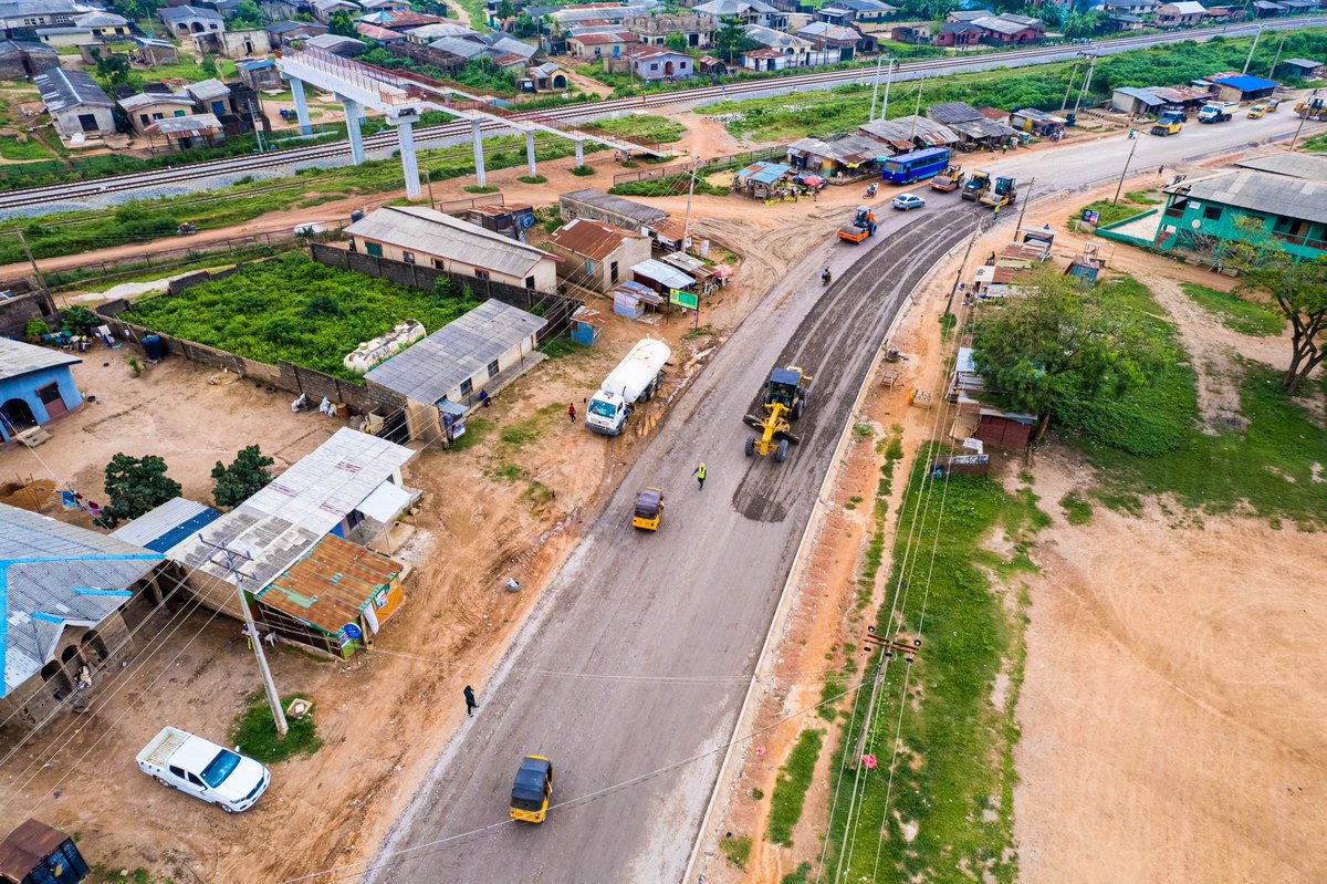 DapoAbiodunCON's tweet photo. Engineers are currently working at the Sango Ota-Ijoko-Akute-Alagbole road, whose reconstruction project has been divided into phases. https://t.co/zYdqPzIbtH